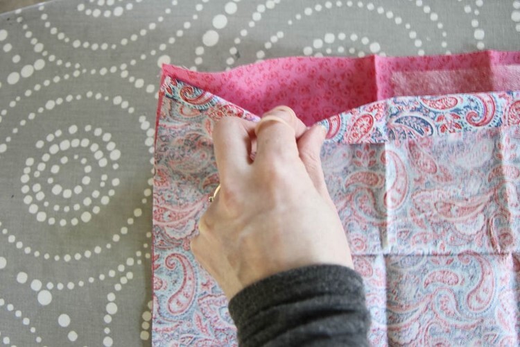 DIY No-Sew Reversible Cloth Napkins - MomAdvice DIY No-Sew Reversible Cloth Napkins - MomAdvice